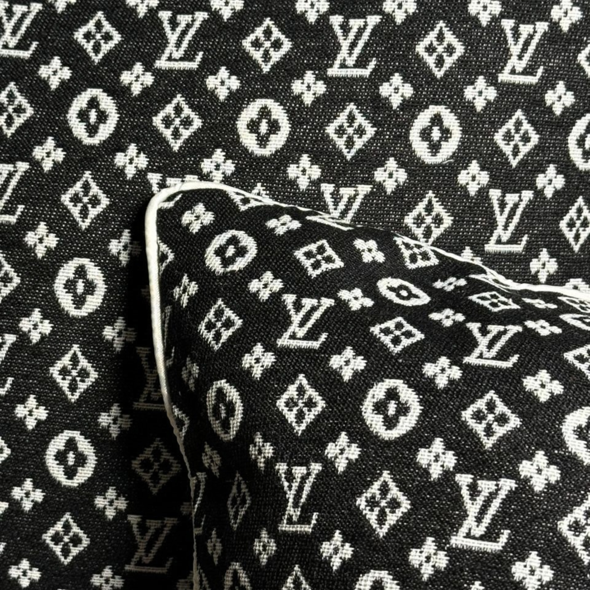 Black LV All over | Set of 2