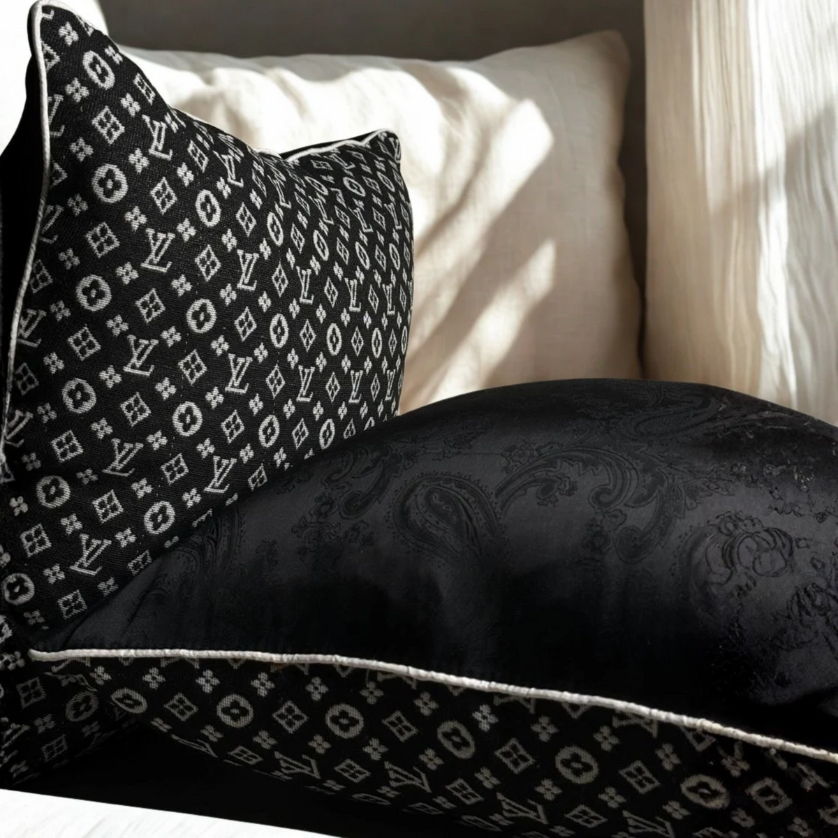 Black LV All over | Set of 2