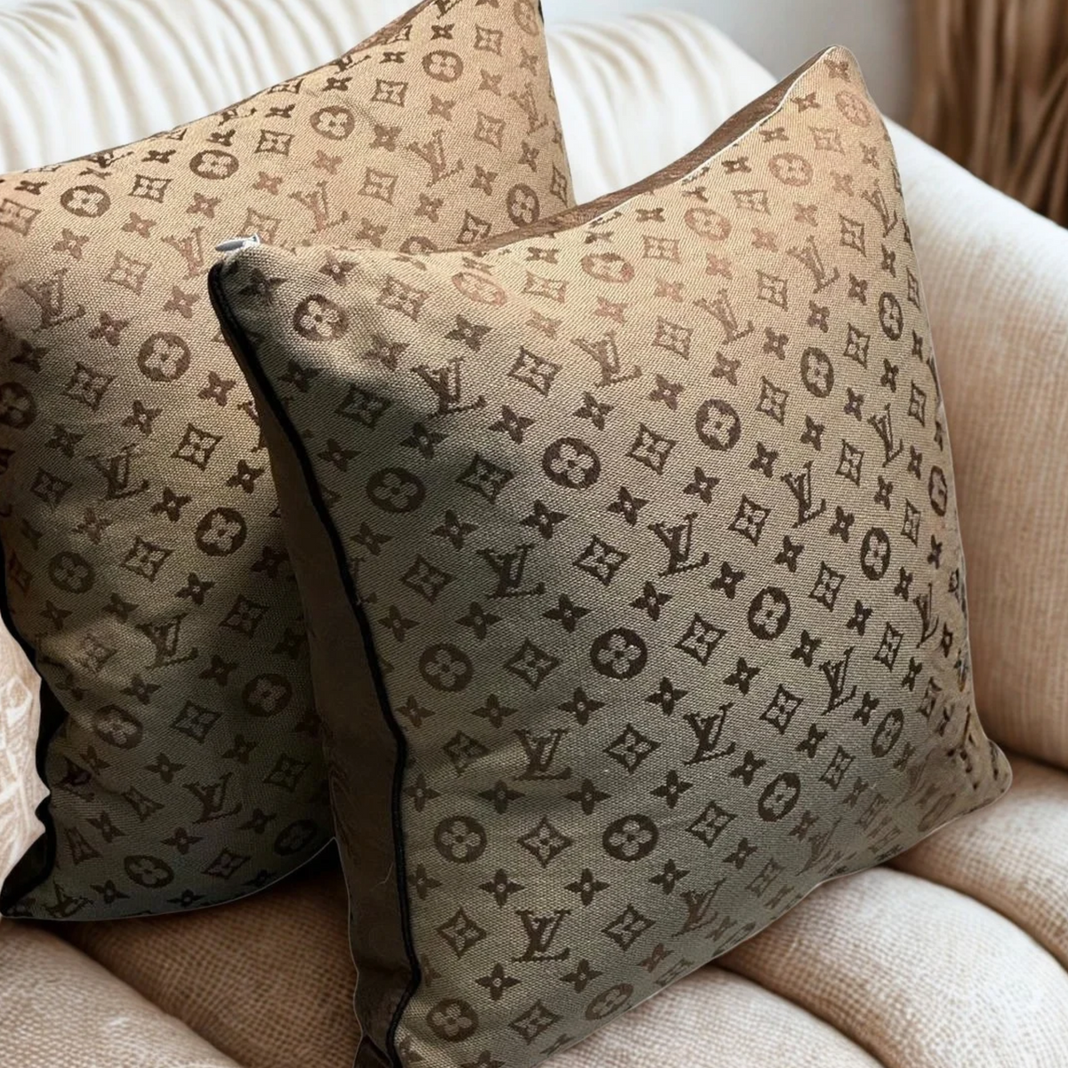 Brown LV All over | Set of 2