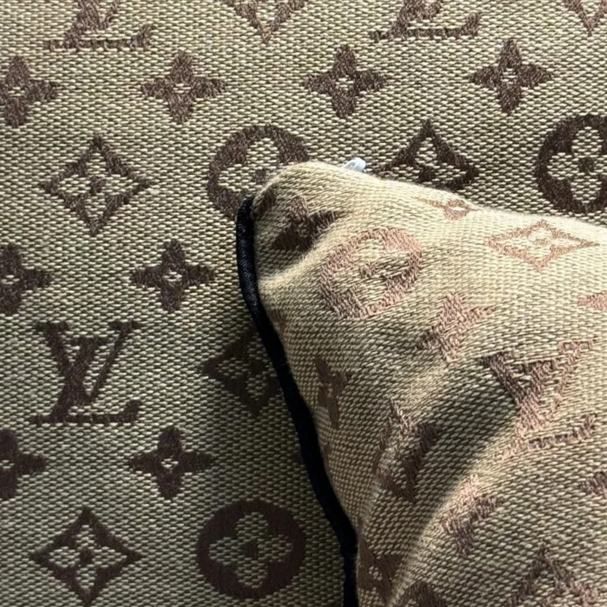 Brown LV All over | Set of 2